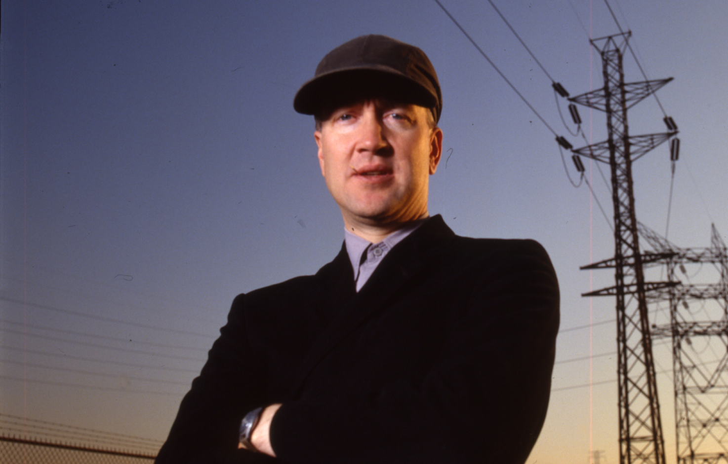 Portrait du réalisateur David Lynch pendant qu’il pose sur des rails à Los Angeles, 1989. © Anthony Barboza/Getty Images. court métrage fire pozar