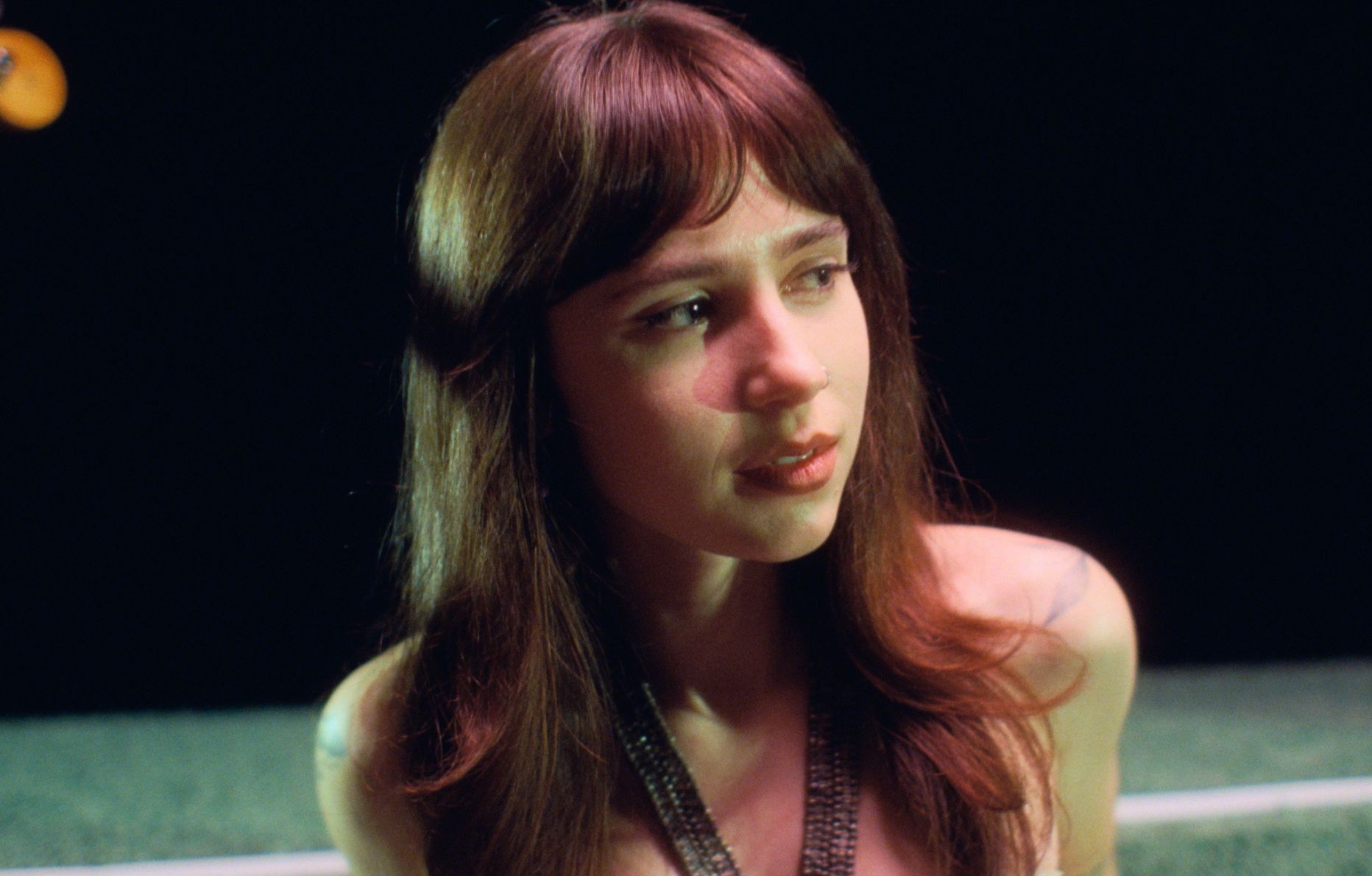 Le clip Terrapin de la chanteuse Clairo réalisé par l'actrice Ayo Adebiri.