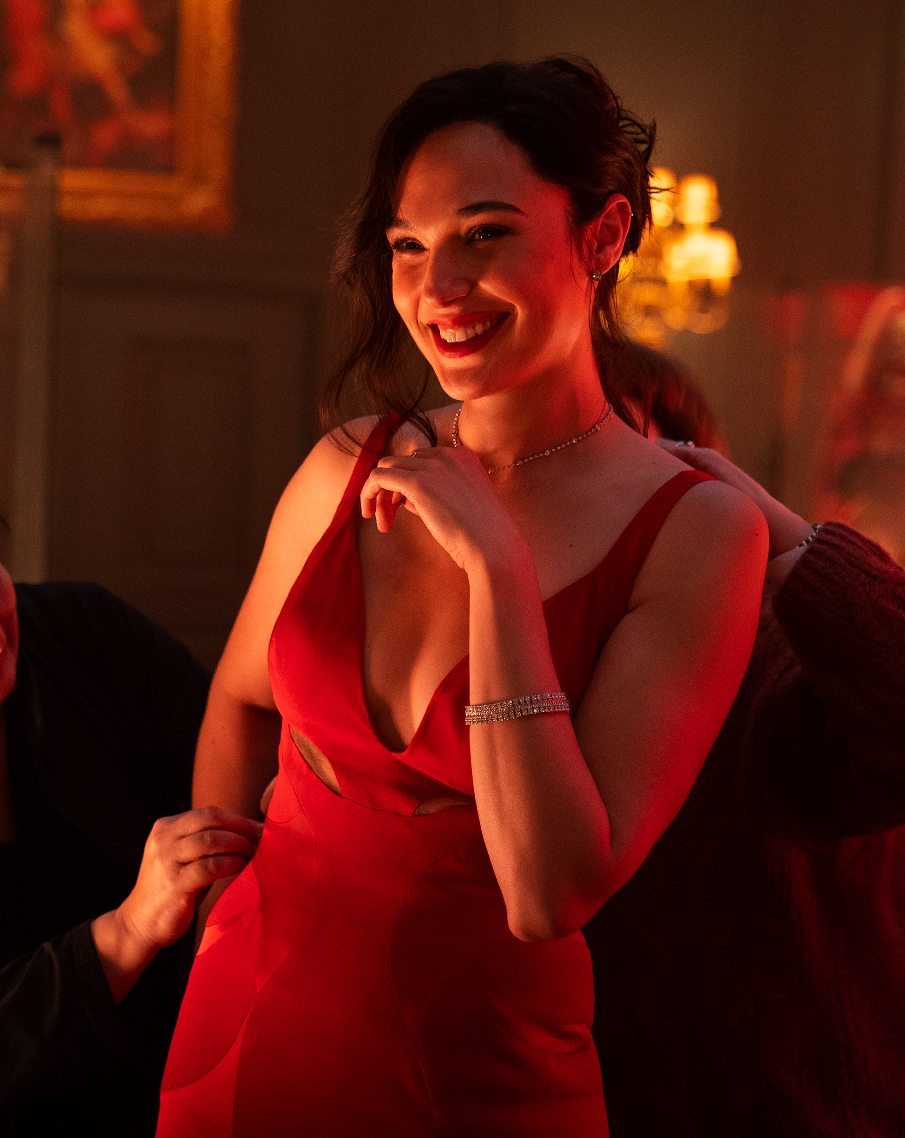 Gal Gadot dans le film Red Notice (2021) de Rawson Marshall Thurber © Frank Masi/Netflix. 
