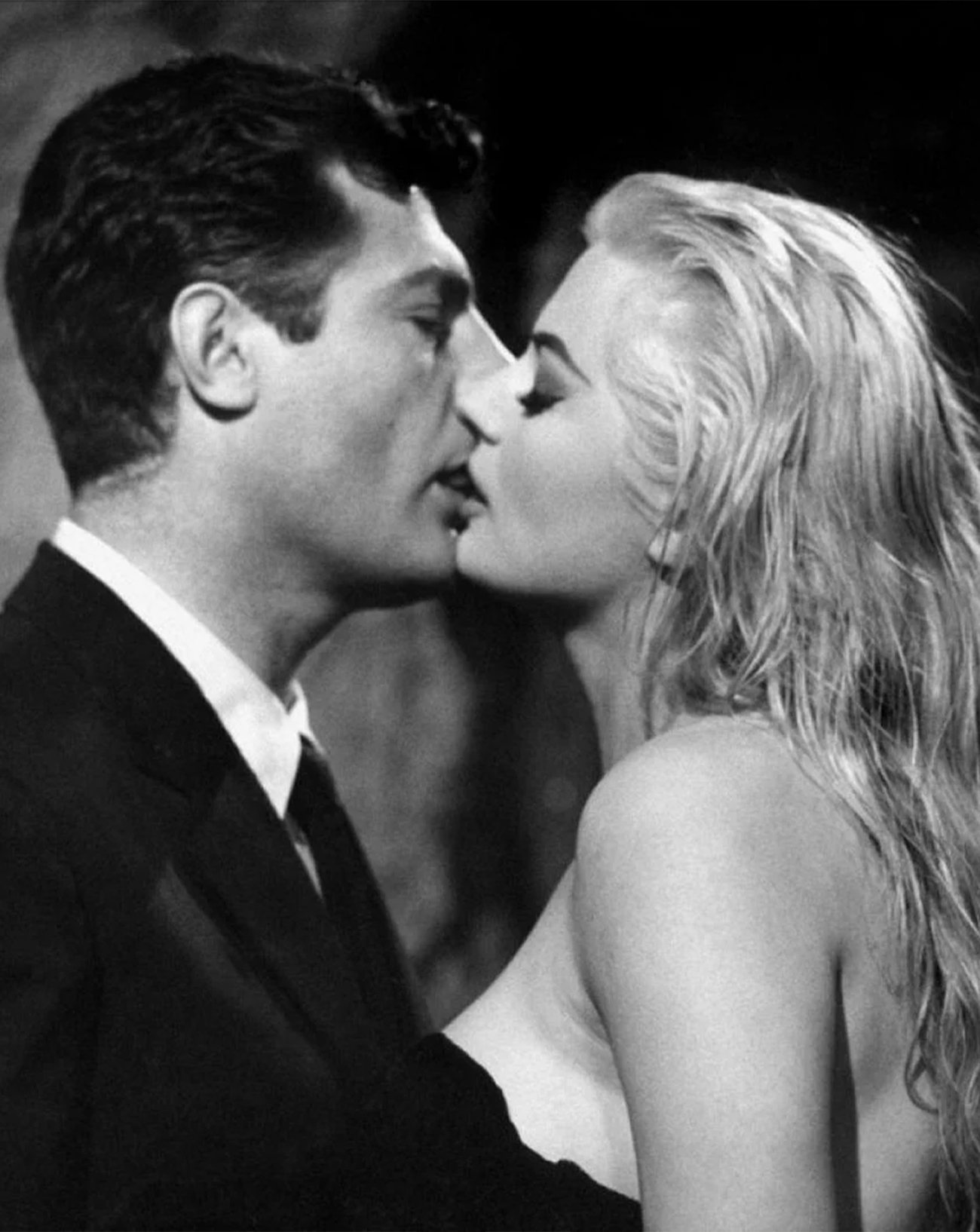 Marcello Mastroianni et Anita Ekberg dans le film La Dolce Vita (1960) © Pathé Distribution.
