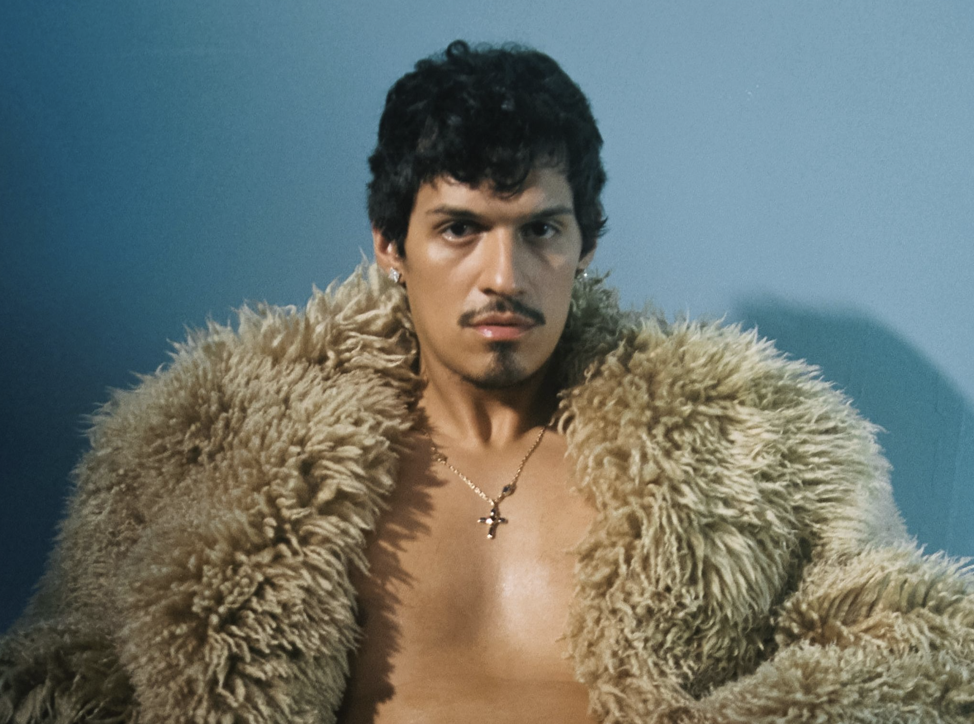 Le chanteur Omar Apollo.