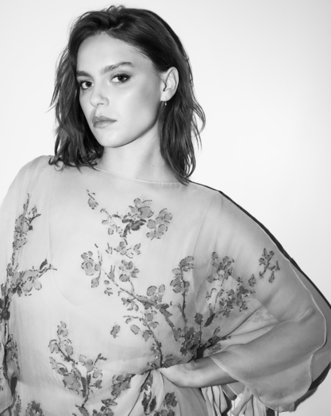 L'actrice Angelina Woreth en robe Dior au Festival de Cannes 2025.