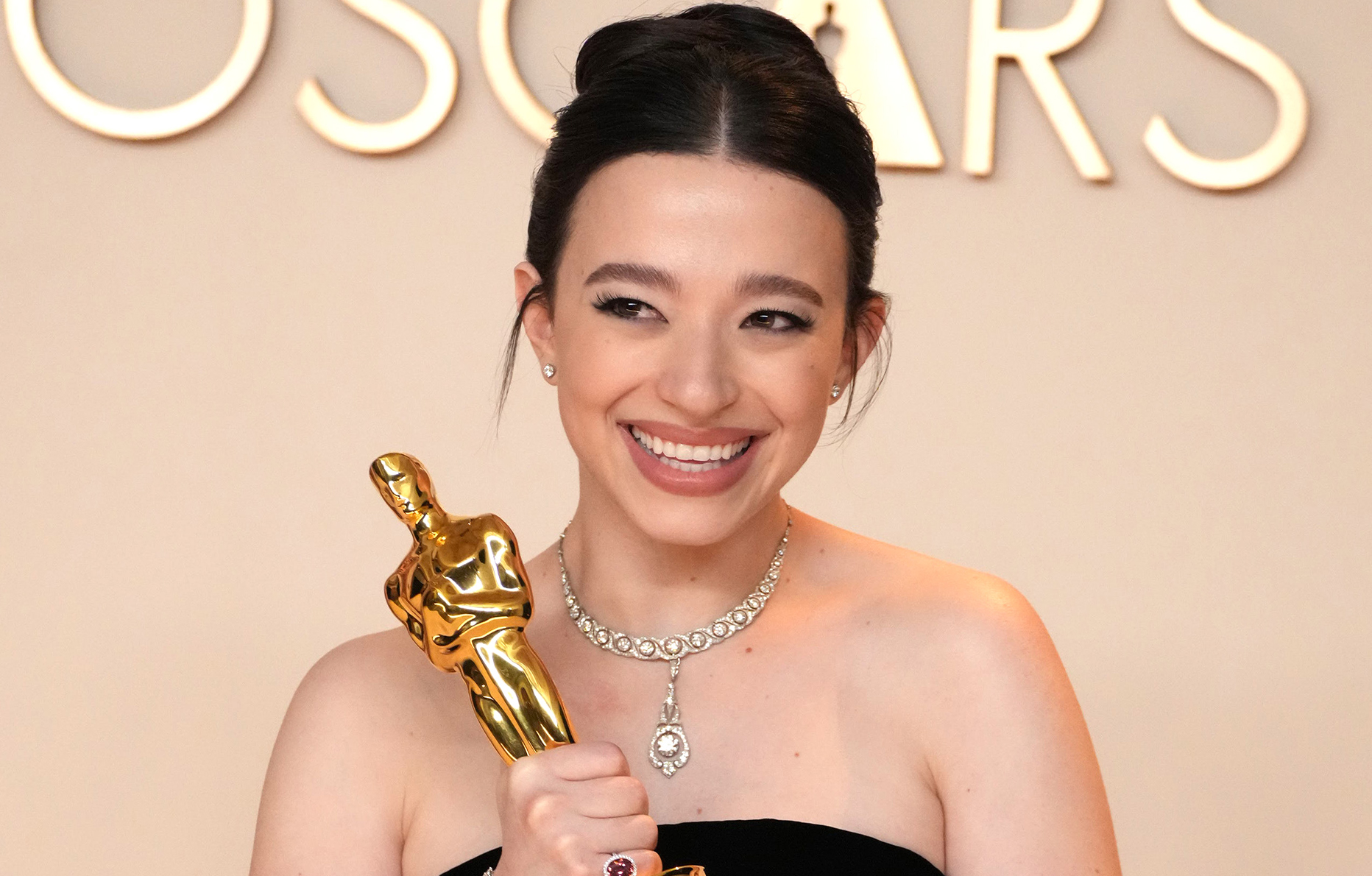 Mikey Madison, lauréate du prix de la meilleure actrice dans un rôle principal pour Anora, lors de la 97e cérémonie des Oscars le 02 mars 2025 à Hollywood, Californie © Jeff Kravitz/FilmMagic.