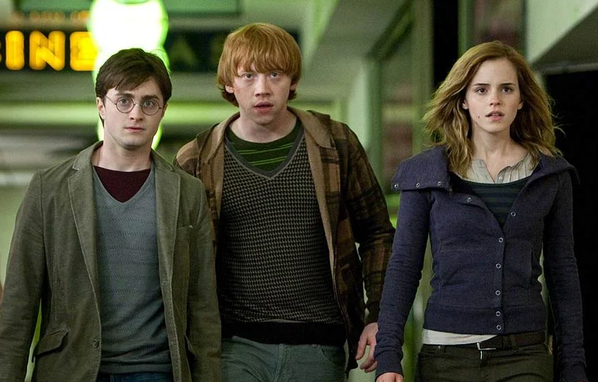 Daniel Radcliffe, Emma Watson et Rupert Grint dans le film Harry Poter et les Reliques de la Mort, partie 1 de David Yates © Warner Bros France.