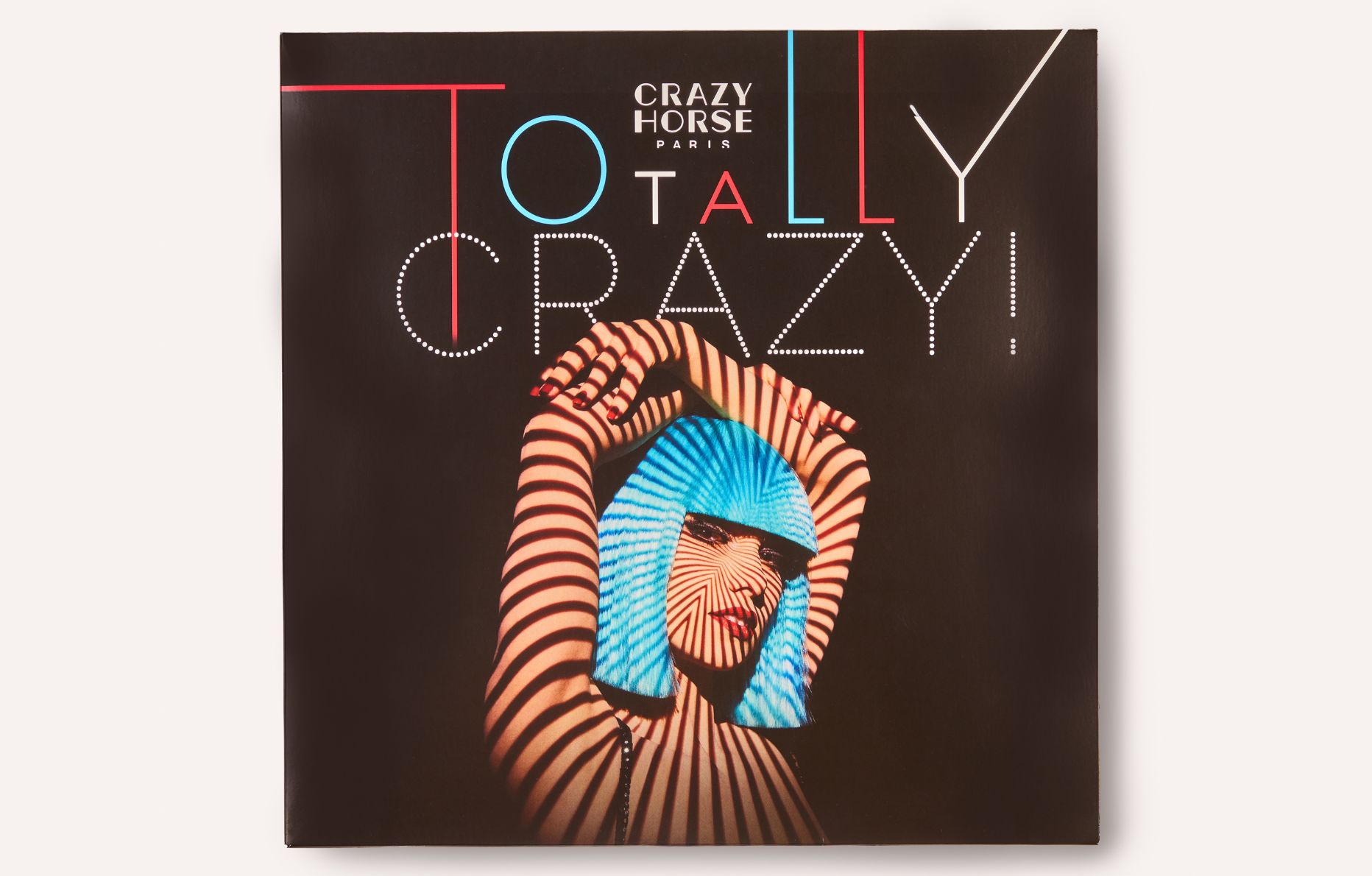 Le Crazy Horse dévoile son premier vinyle avec la chanteuse Sevdaliza.