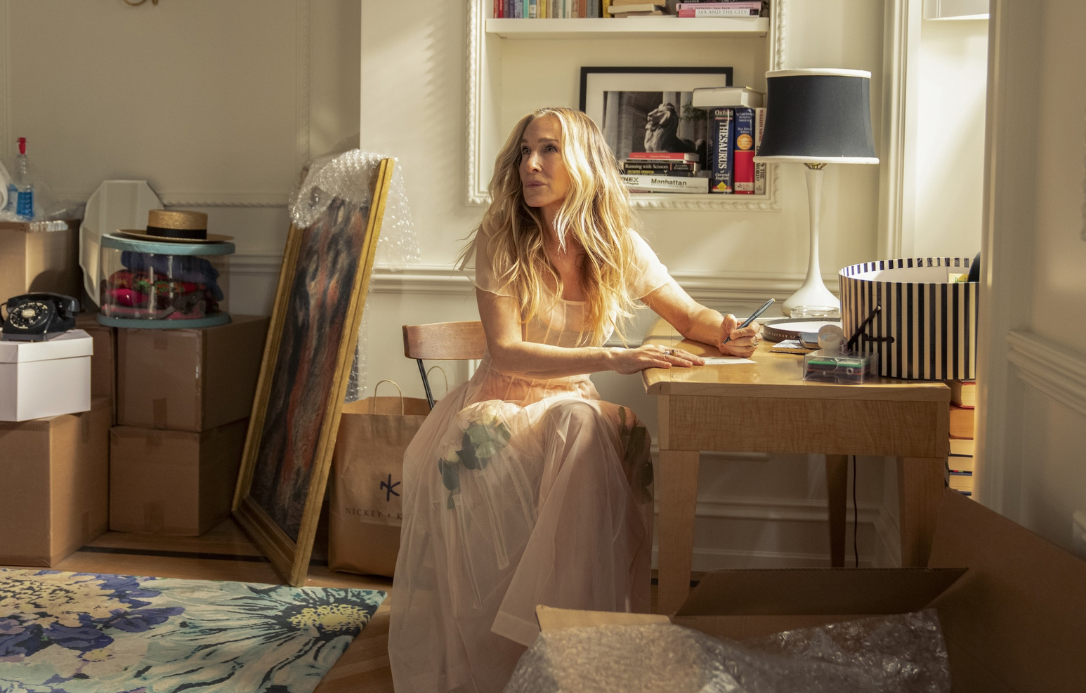 Photo de Sarah Jessica Parker dans la saison 3 de la série And Just Like That. 