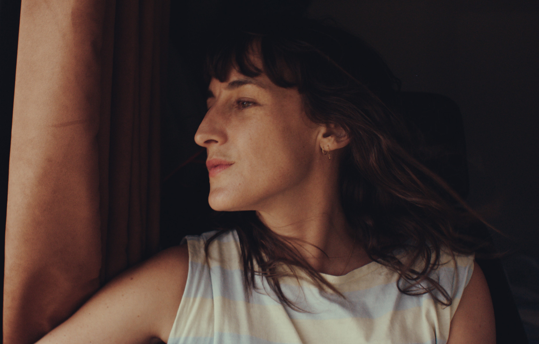 La chanteuse Juliette Armanet dans Partir un jour.